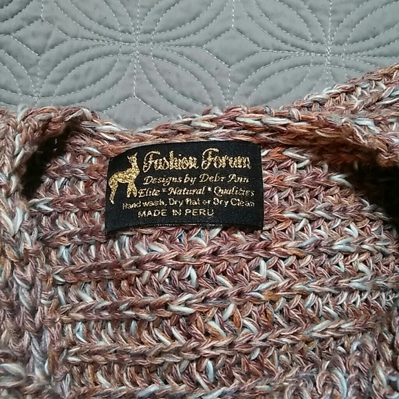***SOLD***Alpaca sweater with a twist - Picture 7 of 7